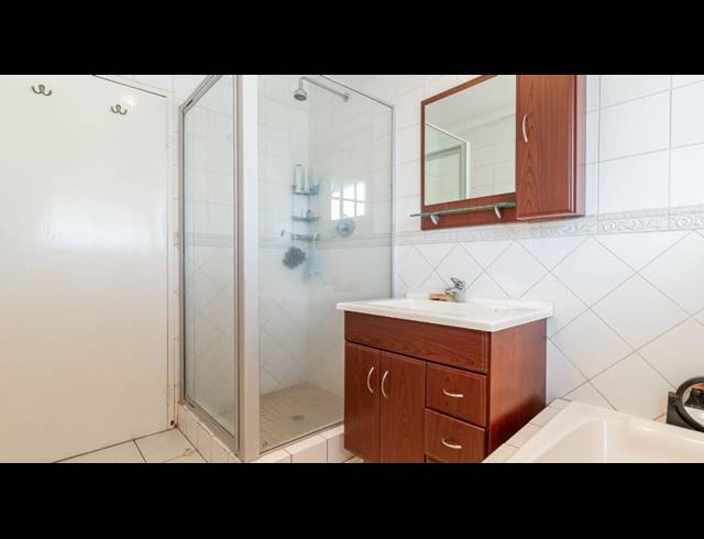 3 BEDROOM HOUSE FOR SALE IN THE HILL